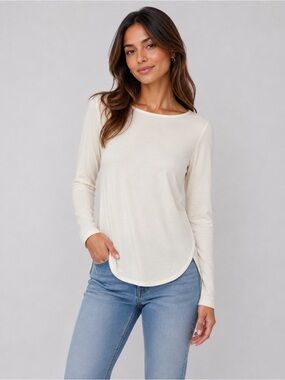 ✨LOFT Cream Long-Sleeve Curved Hem Tee Size S